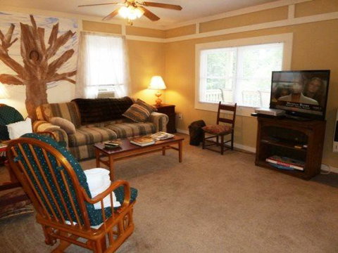 Mountain Roots Lodging - Renee 13