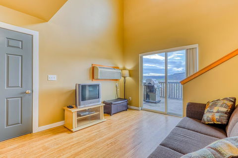 Lakeview Villa #809 - Renee 8