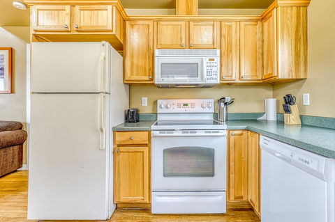 Lakeview Villa #809 - Renee 13