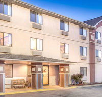 Super 8 by Wyndham Wheeling