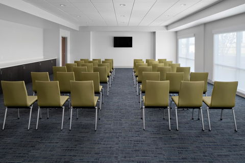 Holiday Inn Express & Suites - Elkhorn - Lake Geneva Area - Internet Find 30