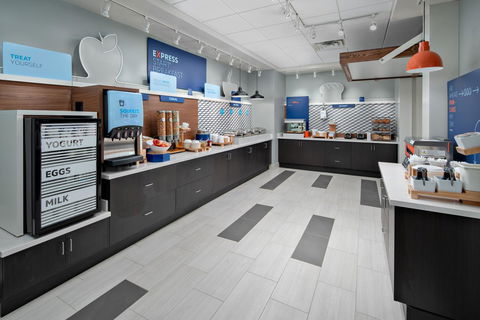 Holiday Inn Express & Suites - Elkhorn - Lake Geneva Area - Internet Find 26