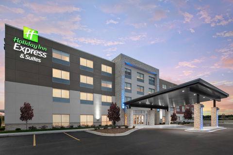 Holiday Inn Express & Suites - Elkhorn - Lake Geneva Area - Internet Find 1