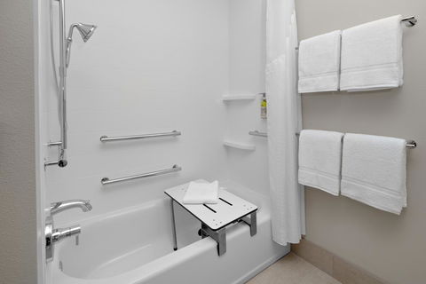 Holiday Inn Express & Suites - Elkhorn - Lake Geneva Area - Internet Find 23