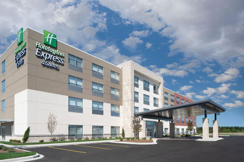 Holiday Inn Express & Suites - Elkhorn - Lake Geneva Area - Internet Find 19