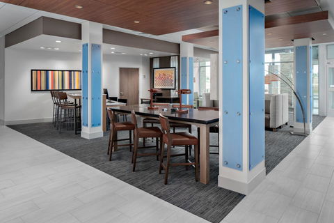 Holiday Inn Express & Suites - Elkhorn - Lake Geneva Area - Internet Find 13