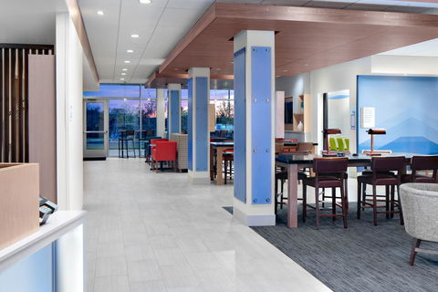 Holiday Inn Express & Suites - Elkhorn - Lake Geneva Area - Internet Find 12