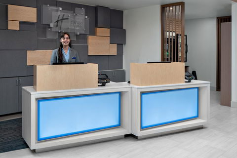 Holiday Inn Express & Suites - Elkhorn - Lake Geneva Area - Internet Find 16