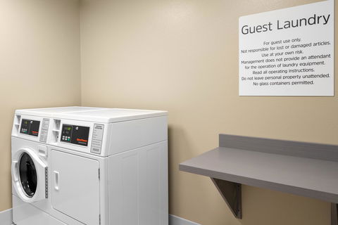 Holiday Inn Express & Suites - Elkhorn - Lake Geneva Area - Internet Find 15