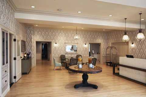The Stella Hotel & Ballroom - Renee 40
