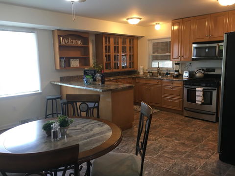 Modern! Great Lakes Naval Graduation - Sleeps 10 - Renee 1