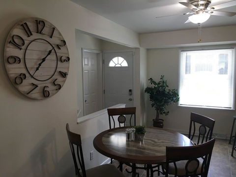 Modern! Great Lakes Naval Graduation - Sleeps 10 - Renee 15