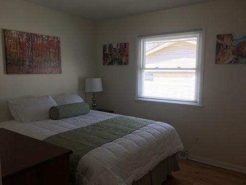 Modern! Great Lakes Naval Graduation - Sleeps 10 - Renee 5