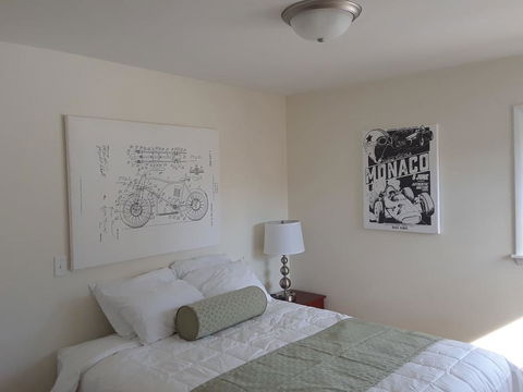Modern! Great Lakes Naval Graduation - Sleeps 10 - Renee 40