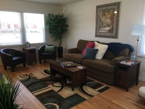 Modern! Great Lakes Naval Graduation - Sleeps 10 - Renee 31