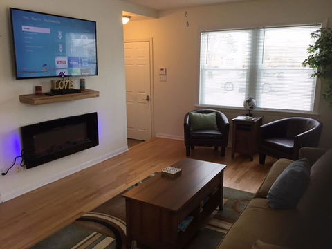 Modern! Great Lakes Naval Graduation - Sleeps 10 - Renee 27