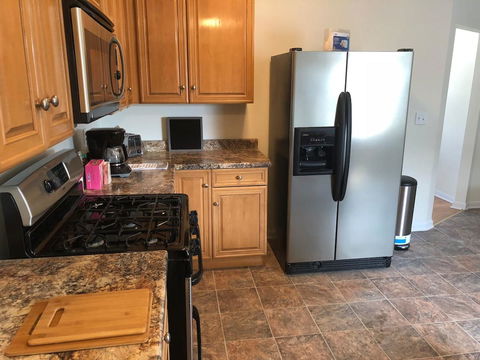 Modern! Great Lakes Naval Graduation - Sleeps 10 - Renee 37