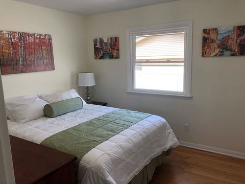Modern! Great Lakes Naval Graduation - Sleeps 10 - Renee 14