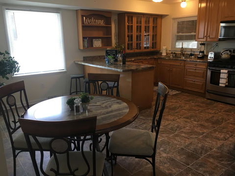Modern! Great Lakes Naval Graduation - Sleeps 10 - Renee 2
