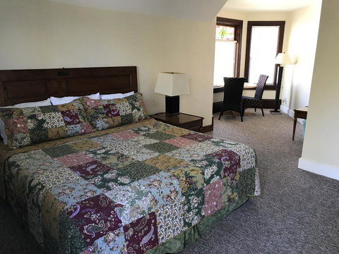 The Harbor Light Inn - Renee 10