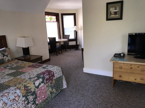 The Harbor Light Inn - Renee 5