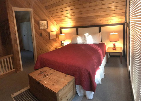 The Harbor Light Inn - Renee 34