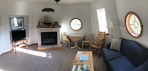 The Harbor Light Inn - Renee 44