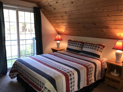 The Harbor Light Inn - Renee 41