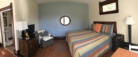 The Harbor Light Inn - Renee 8