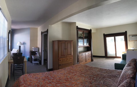 The Harbor Light Inn - Renee 21