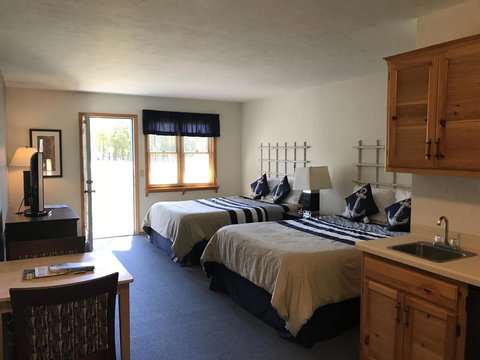 The Harbor Light Inn - Renee 17