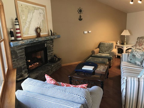 The Harbor Light Inn - Renee 27