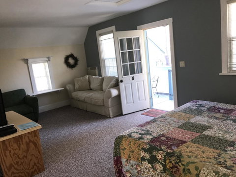 The Harbor Light Inn - Renee 6