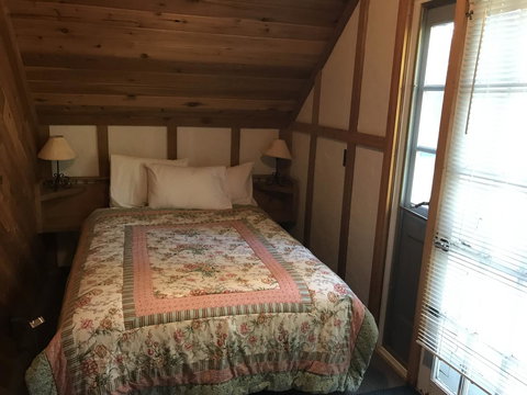 The Harbor Light Inn - Renee 36