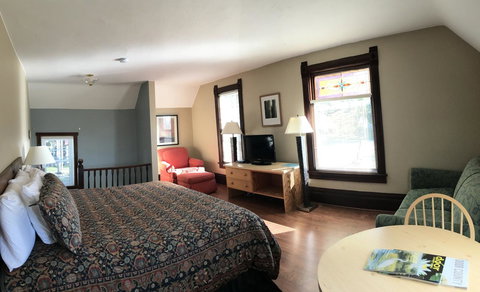 The Harbor Light Inn - Renee 9