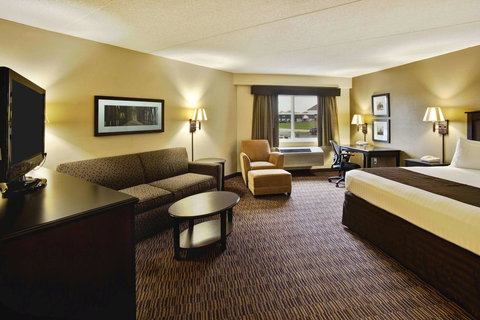 AmericInn By Wyndham Beaver Dam - Internet Find 25