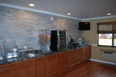 Super 8 By Wyndham Eau Claire WI - Renee 21