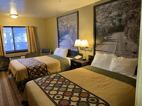 Super 8 By Wyndham Eau Claire WI - Renee 14