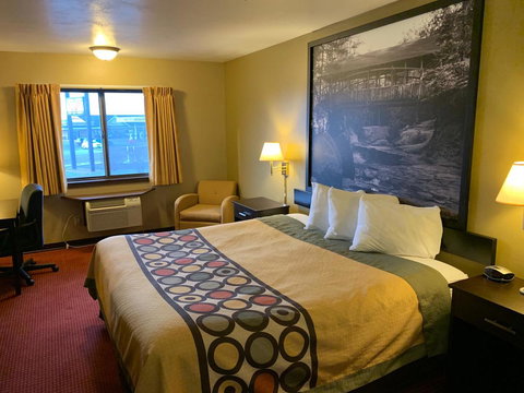 Super 8 By Wyndham Eau Claire WI - Renee 4