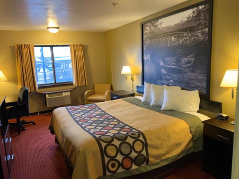 Super 8 By Wyndham Eau Claire WI - Renee 5