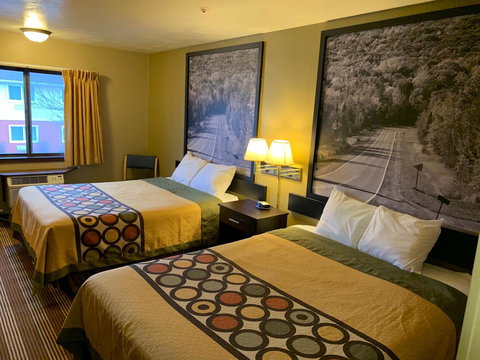 Super 8 By Wyndham Eau Claire WI - Renee 11