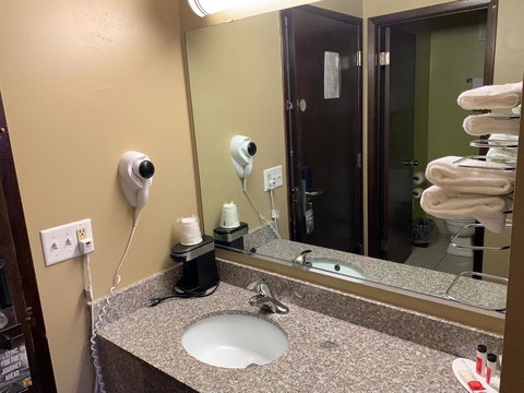 Super 8 By Wyndham Eau Claire WI - Renee 8