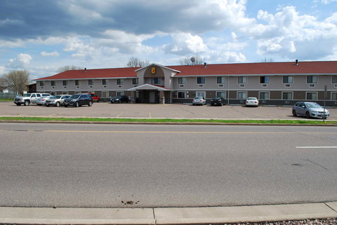 Super 8 By Wyndham Eau Claire WI - Renee 0