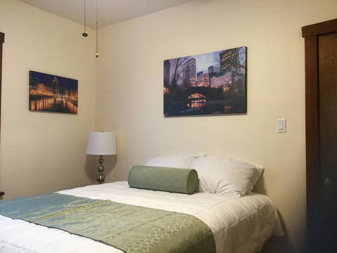 Outrageous!! Great Lakes Naval Grad - Sleeps 18 - Renee 8