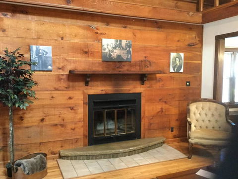 Outrageous!! Great Lakes Naval Grad - Sleeps 18 - Renee 32