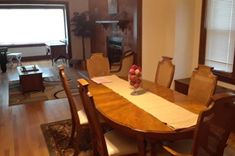 Outrageous!! Great Lakes Naval Grad - Sleeps 18 - Renee 17