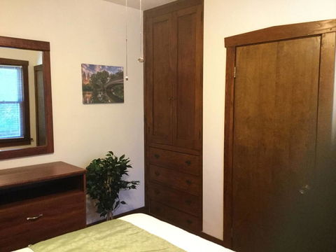 Outrageous!! Great Lakes Naval Grad - Sleeps 18 - Renee 35