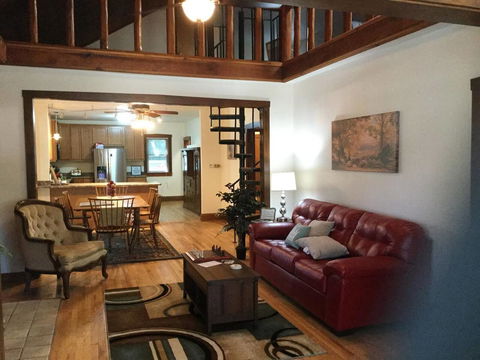 Outrageous!! Great Lakes Naval Grad - Sleeps 18 - Renee 9