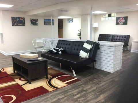 Outrageous!! Great Lakes Naval Grad - Sleeps 18 - Renee 37