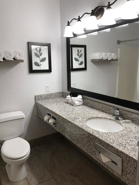 Best Western Eau Claire South - Renee 12